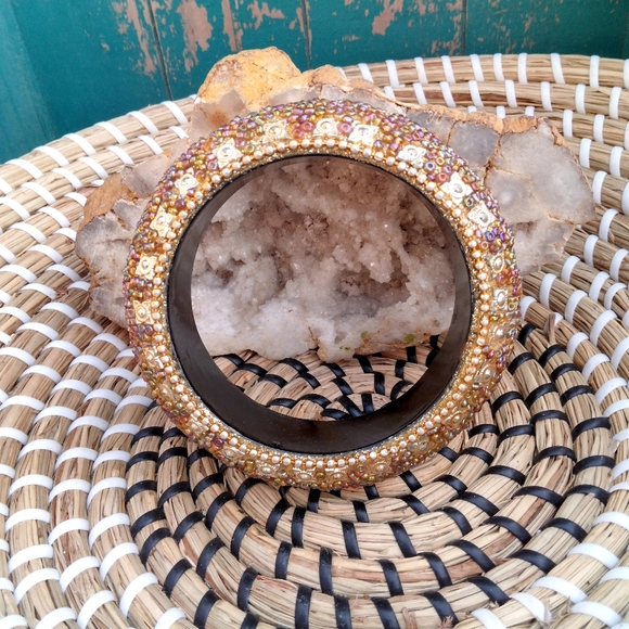 Elegant Gold and Brown Beaded Bracelet - Picture 2 of 4